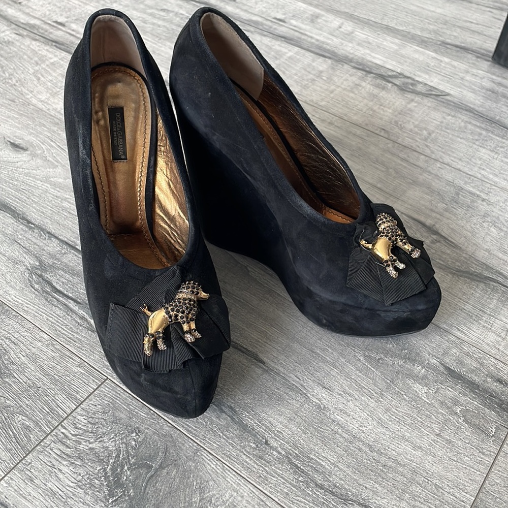 Black unique runway Dolce and Gabbana platform shoes with unique dog brochures.